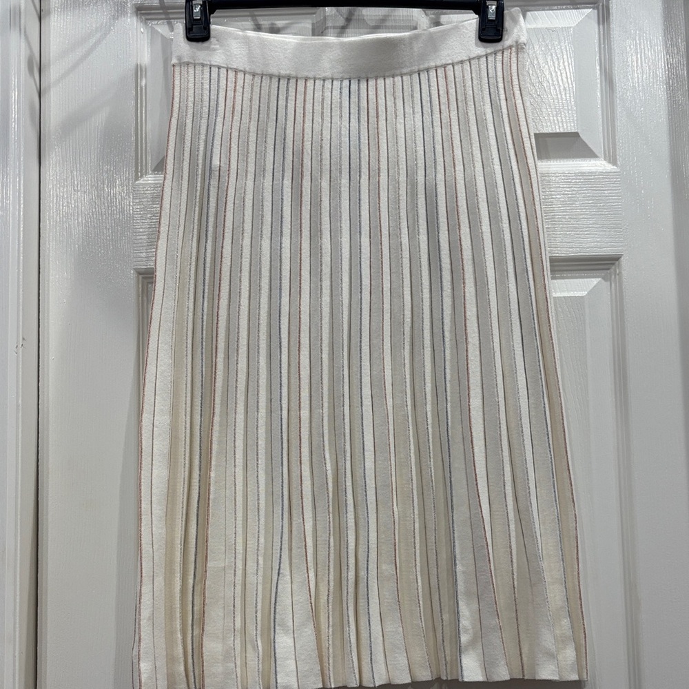 Ann Taylor Cream A-Line Pleated Skirt